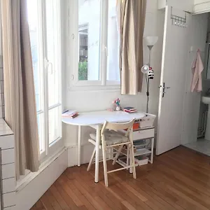 Appartement Located Flat In Saint-germain-des-prés, Paris